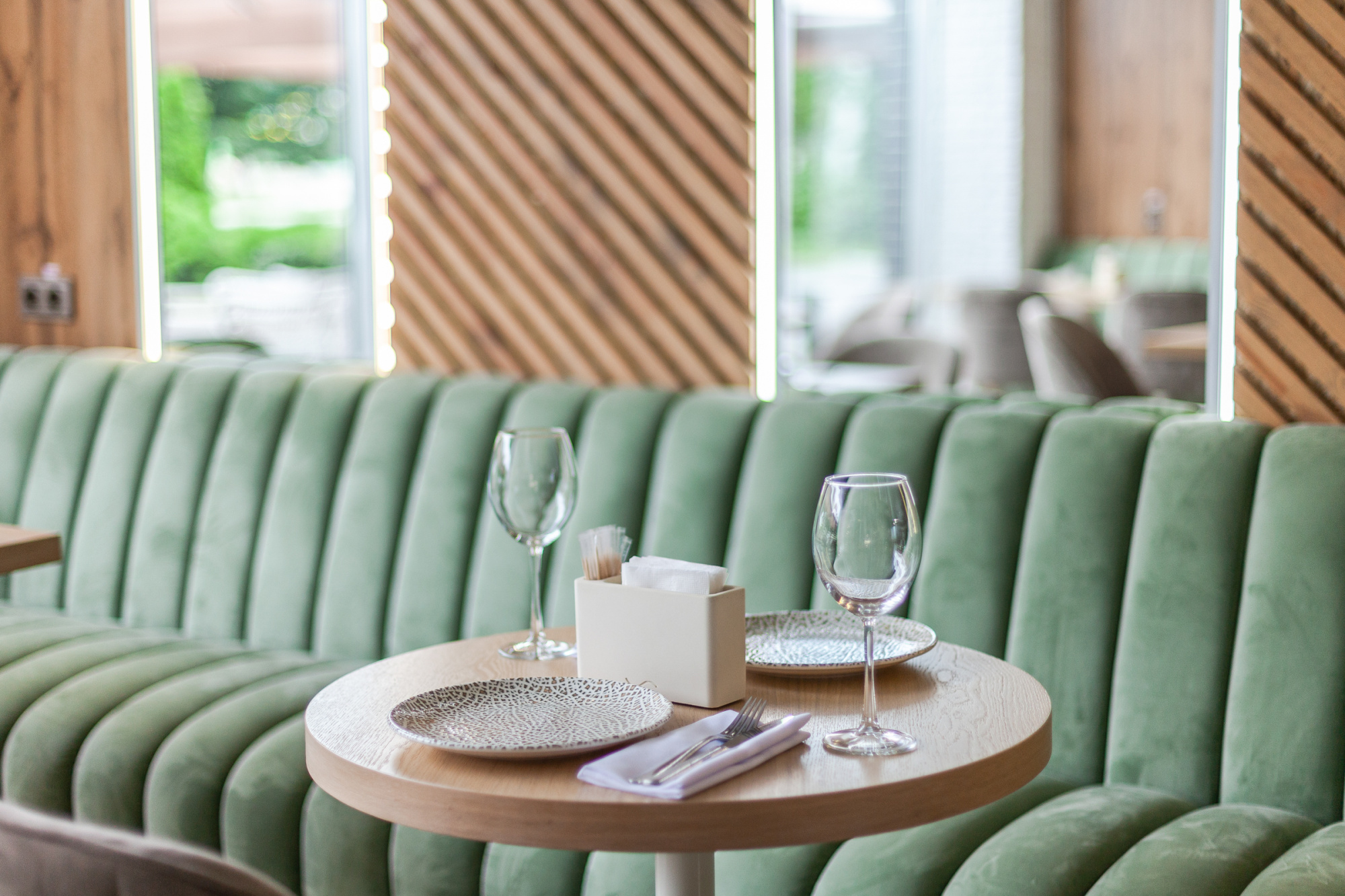 Эко стиль в дизайне кафе и ресторанов Эко стиль в дизайне кафе и ресторанов